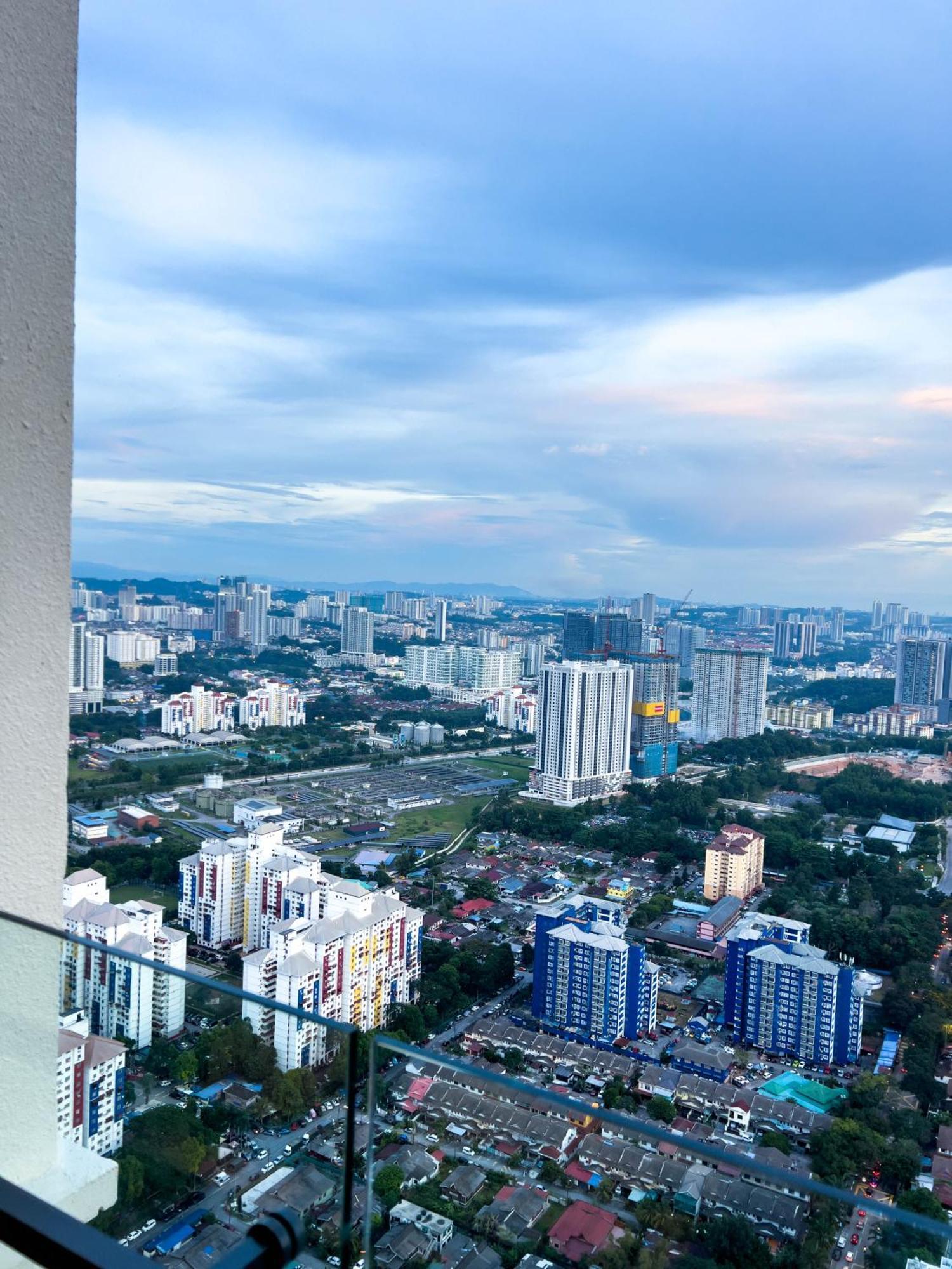 Premier Kl - Bangsar South - King Bed - Work Space - Near Lrt, Ve, Conexxion *