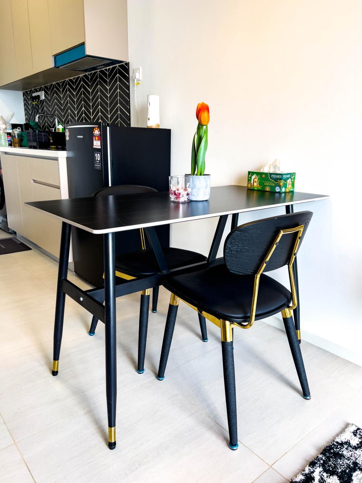 Premier Kl - Bangsar South - King Bed - Work Space - Near Lrt, Ve, Conexxion *