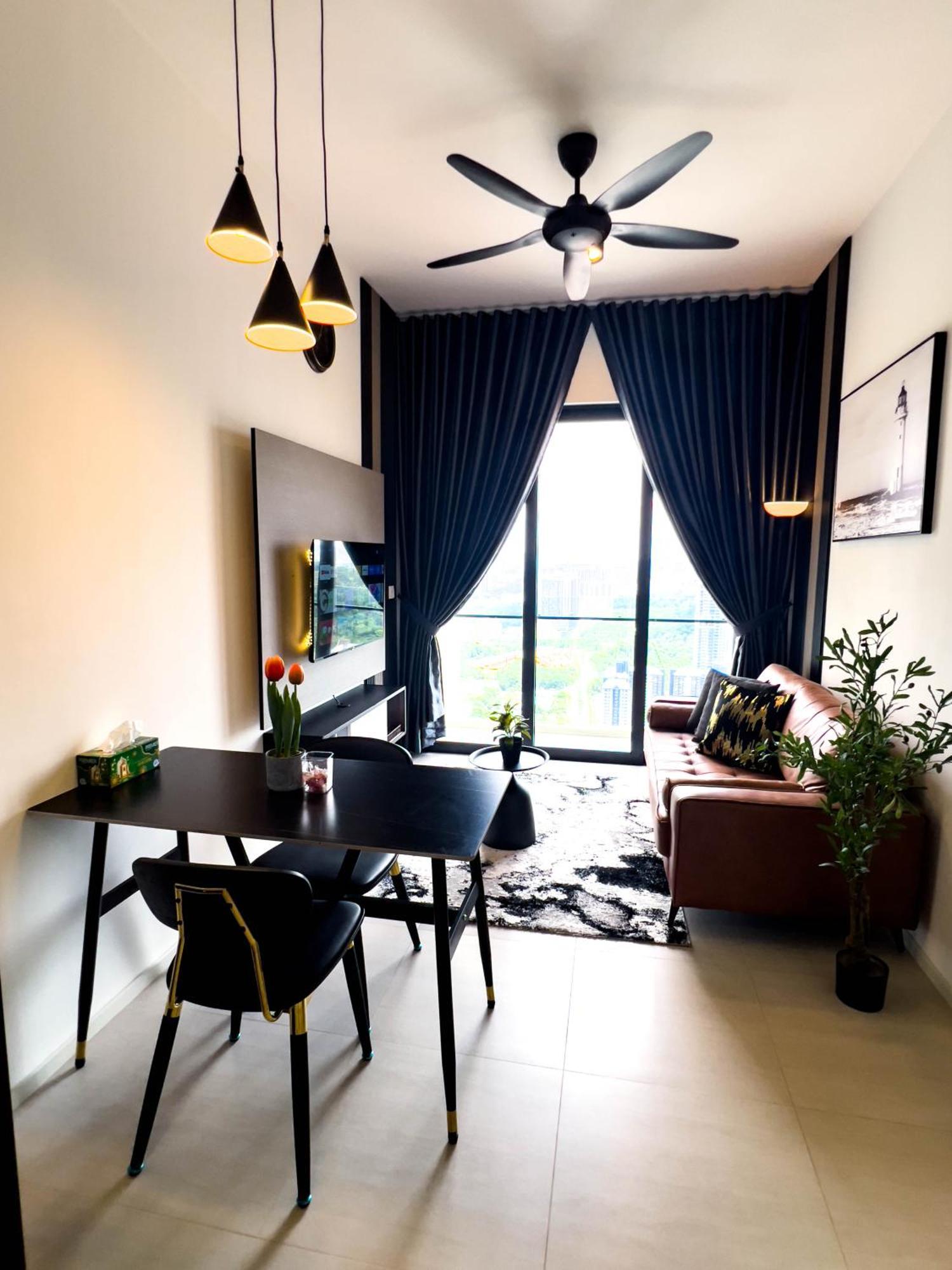 Premier Kl - Bangsar South - King Bed - Work Space - Near Lrt, Ve, Conexxion Pangsapuri