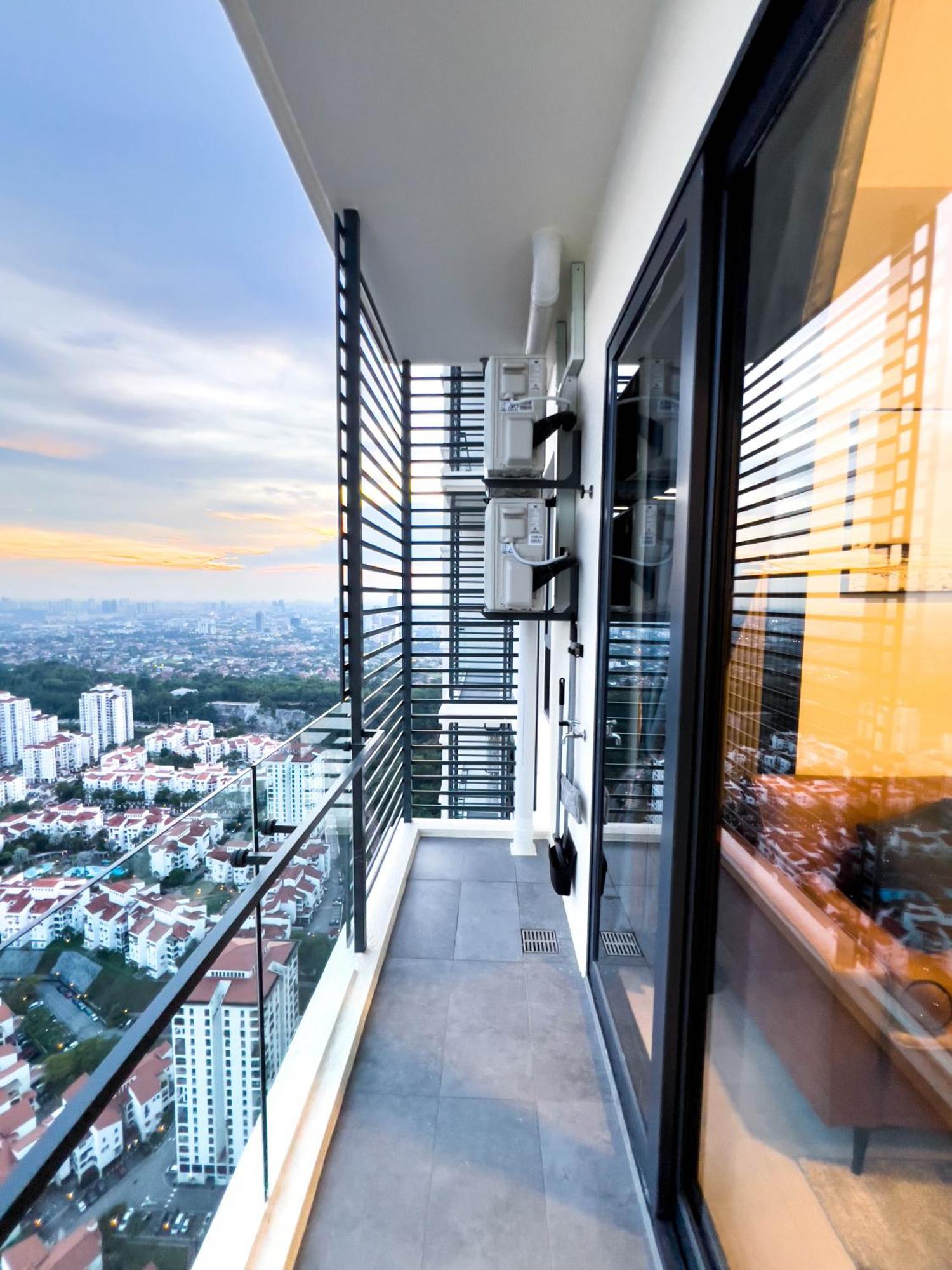 Pangsapuri Premier Kl - Bangsar South - King Bed - Work Space - Near Lrt, Ve, Conexxion