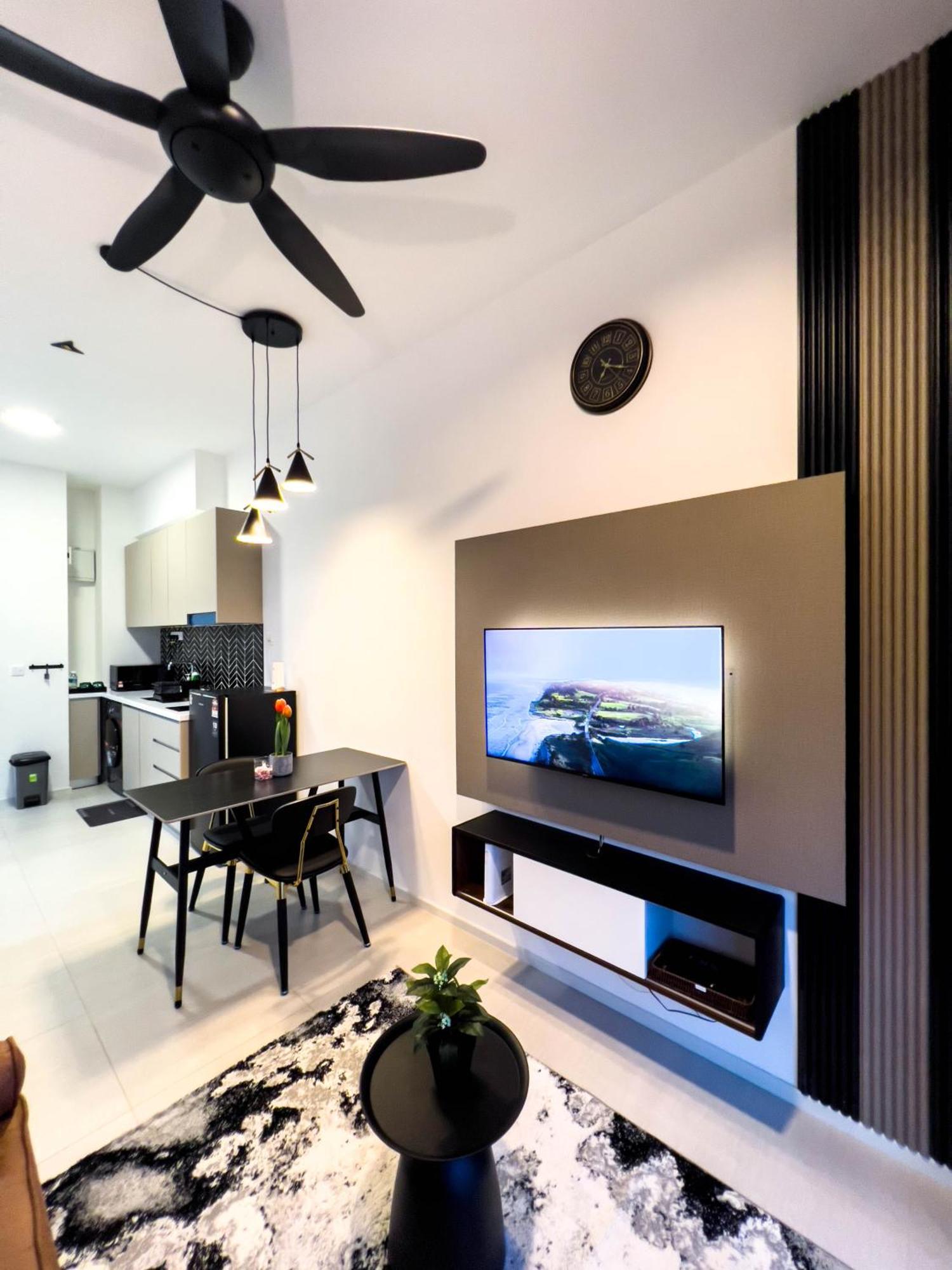 Premier Kl - Bangsar South - King Bed - Work Space - Near Lrt, Ve, Conexxion
