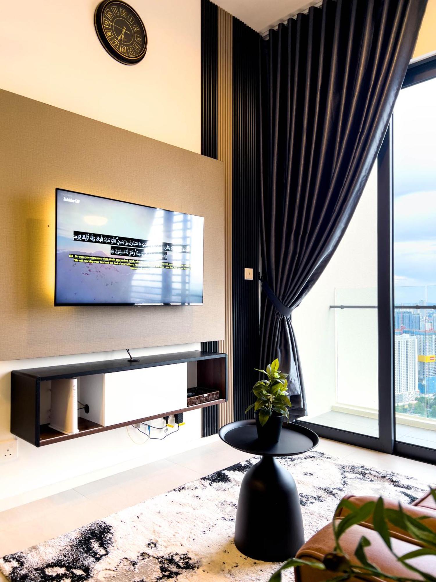 Premier Kl - Bangsar South - King Bed - Work Space - Near Lrt, Ve, Conexxion