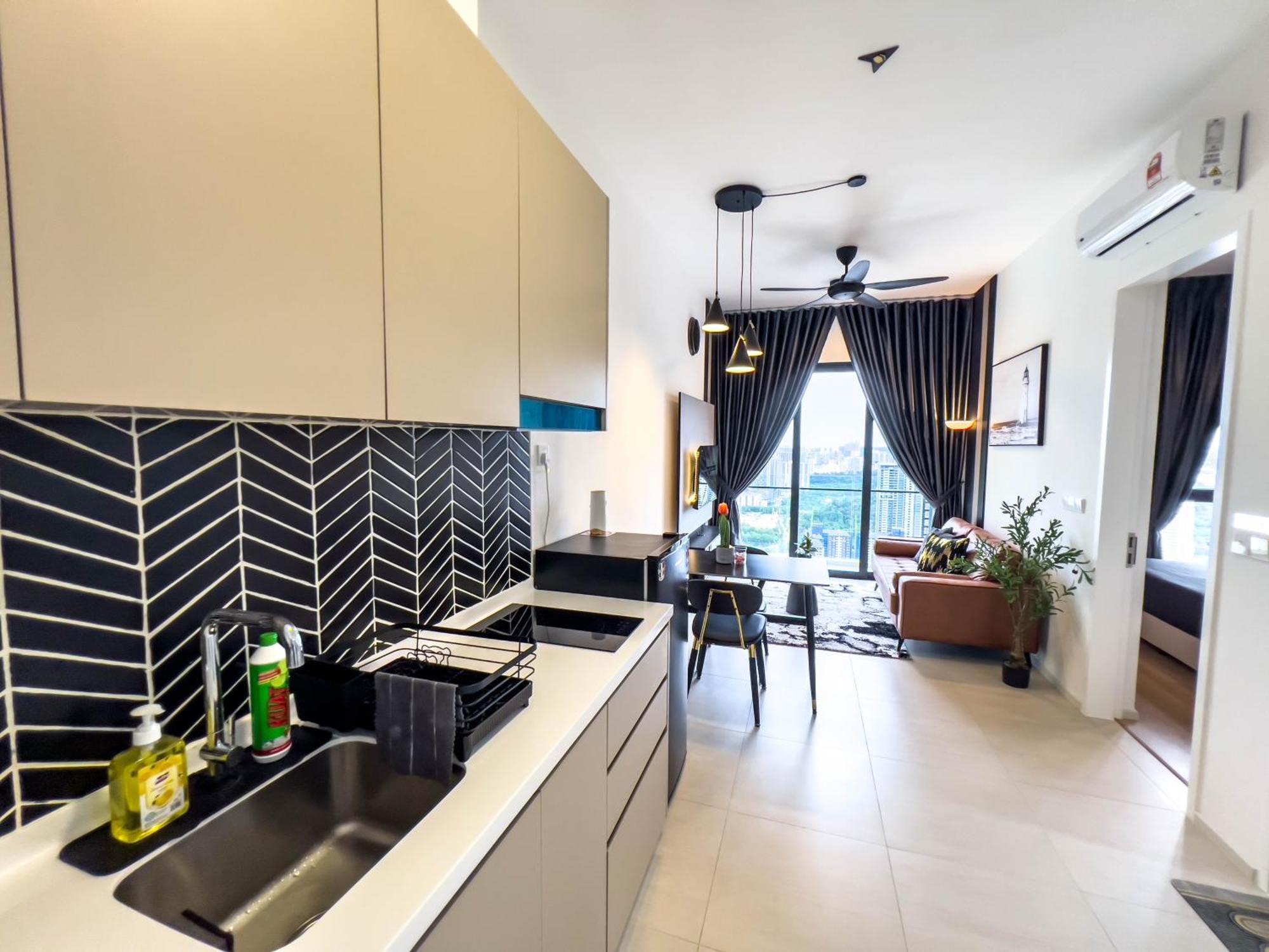 Premier Kl - Bangsar South - King Bed - Work Space - Near Lrt, Ve, Conexxion Pangsapuri *