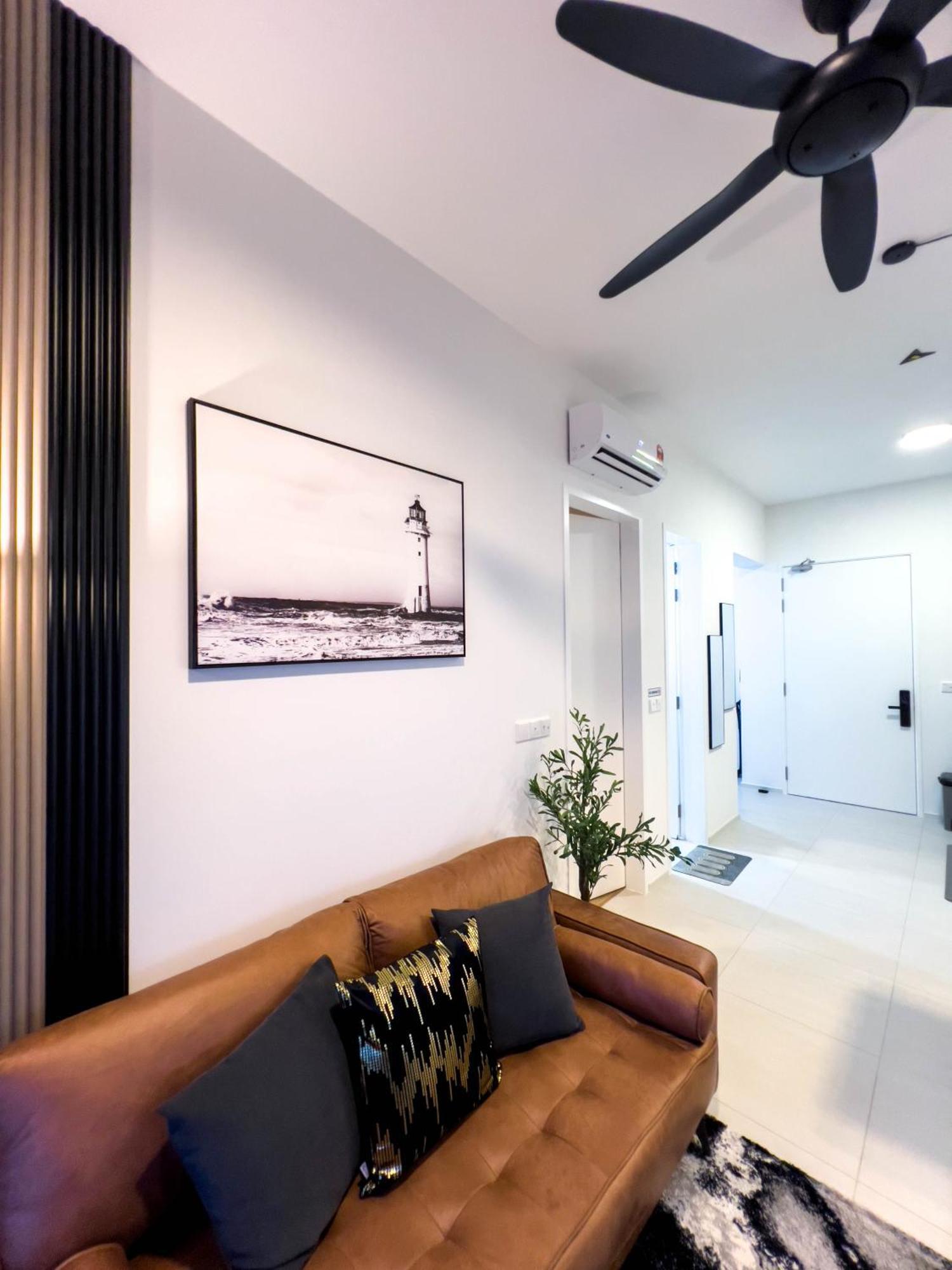 Premier Kl - Bangsar South - King Bed - Work Space - Near Lrt, Ve, Conexxion * Kuala Lumpur