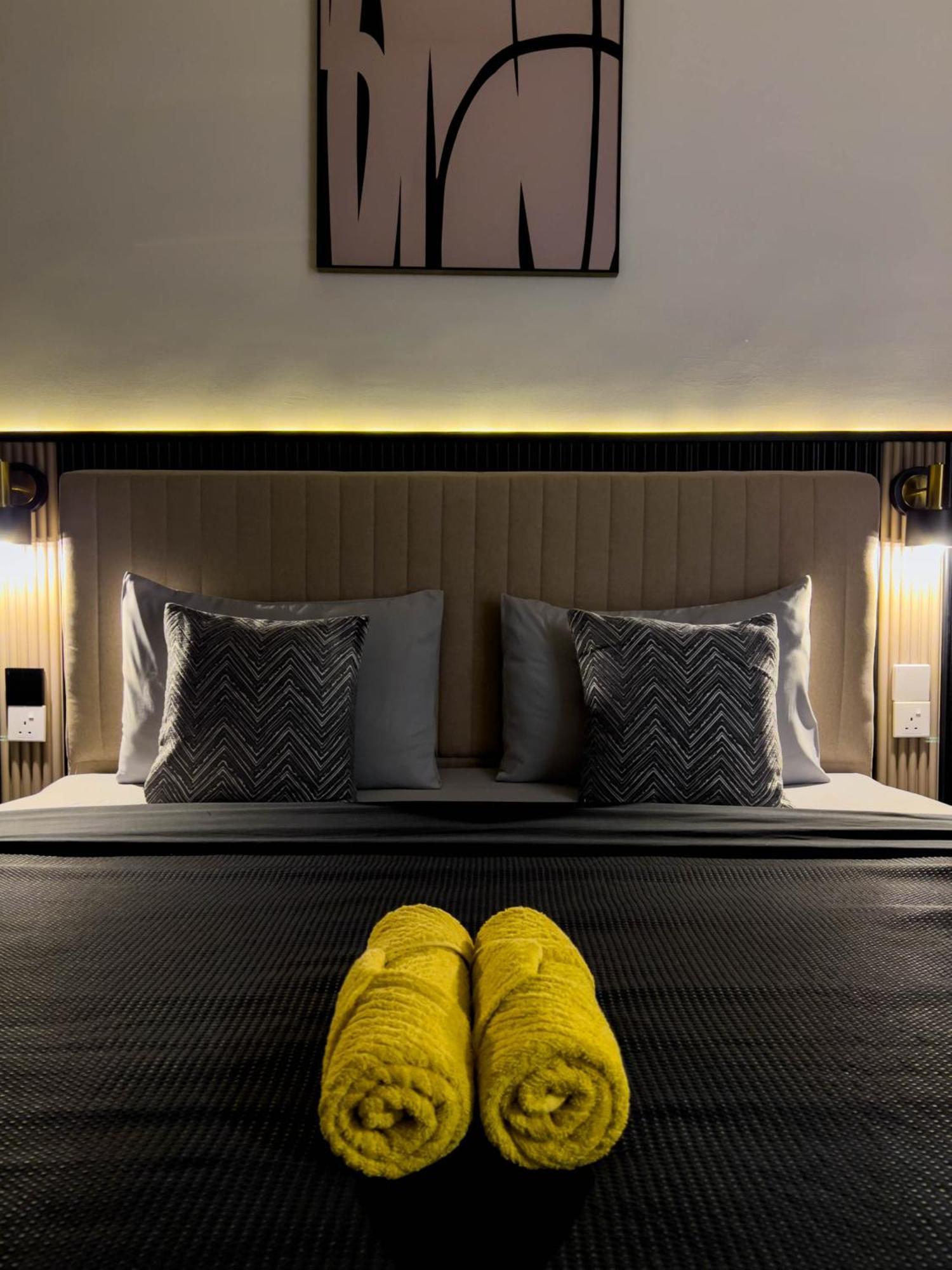 Premier Kl - Bangsar South - King Bed - Work Space - Near Lrt, Ve, Conexxion Pangsapuri *