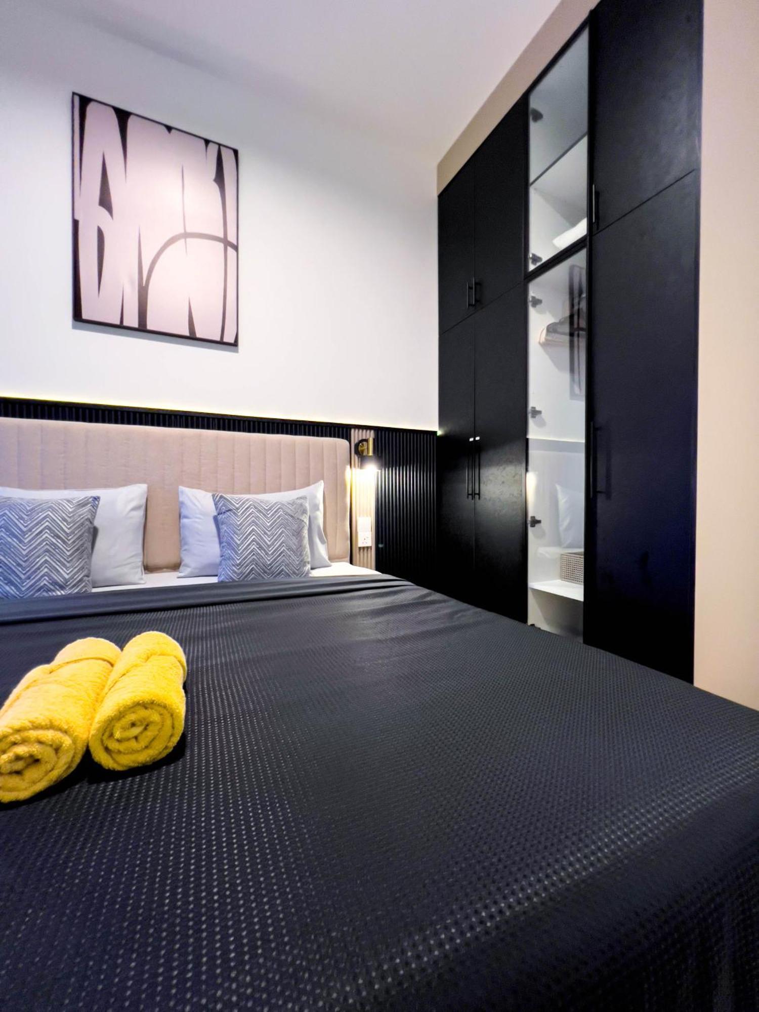 Premier Kl - Bangsar South - King Bed - Work Space - Near Lrt, Ve, Conexxion