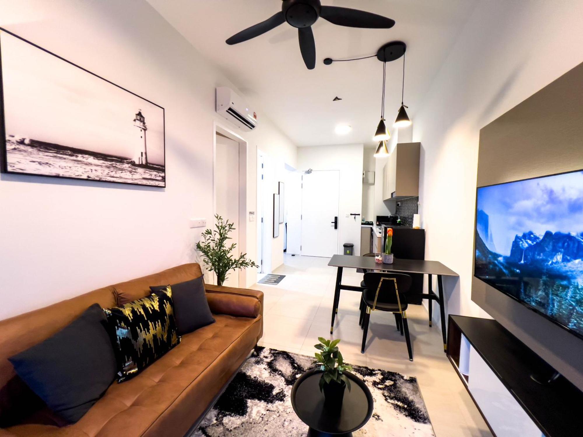 Premier Kl - Bangsar South - King Bed - Work Space - Near Lrt, Ve, Conexxion