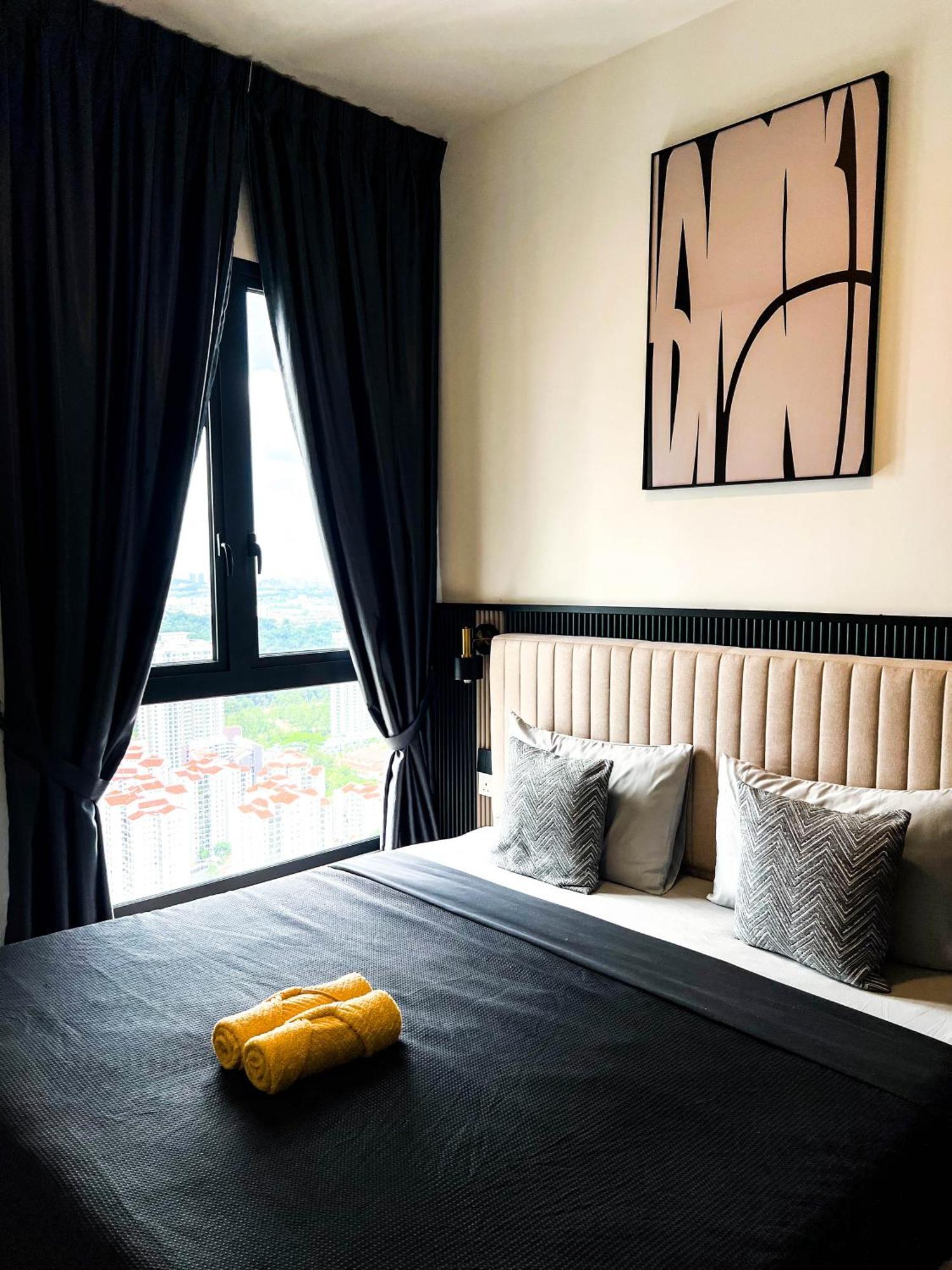 Premier Kl - Bangsar South - King Bed - Work Space - Near Lrt, Ve, Conexxion