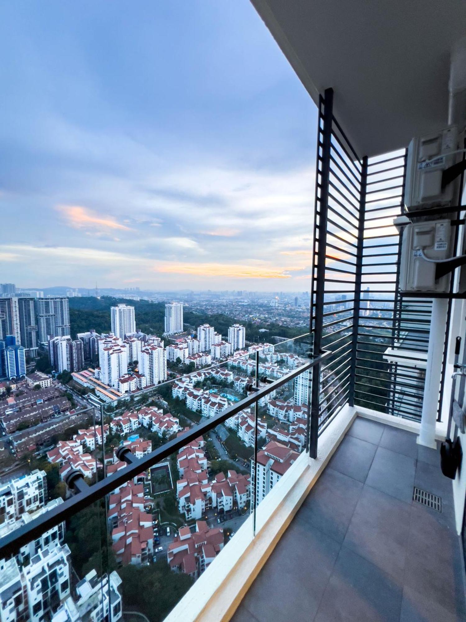 Premier Kl - Bangsar South - King Bed - Work Space - Near Lrt, Ve, Conexxion