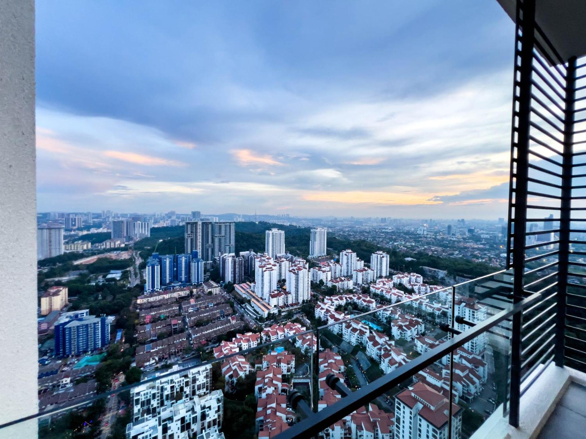 Premier Kl - Bangsar South - King Bed - Work Space - Near Lrt, Ve, Conexxion * Kuala Lumpur