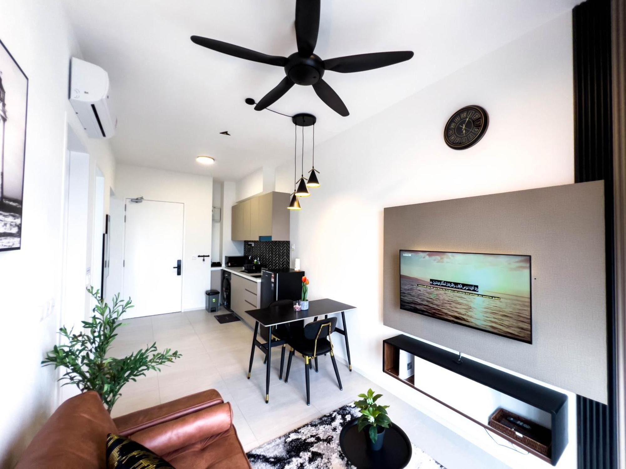 Premier Kl - Bangsar South - King Bed - Work Space - Near Lrt, Ve, Conexxion * Kuala Lumpur
