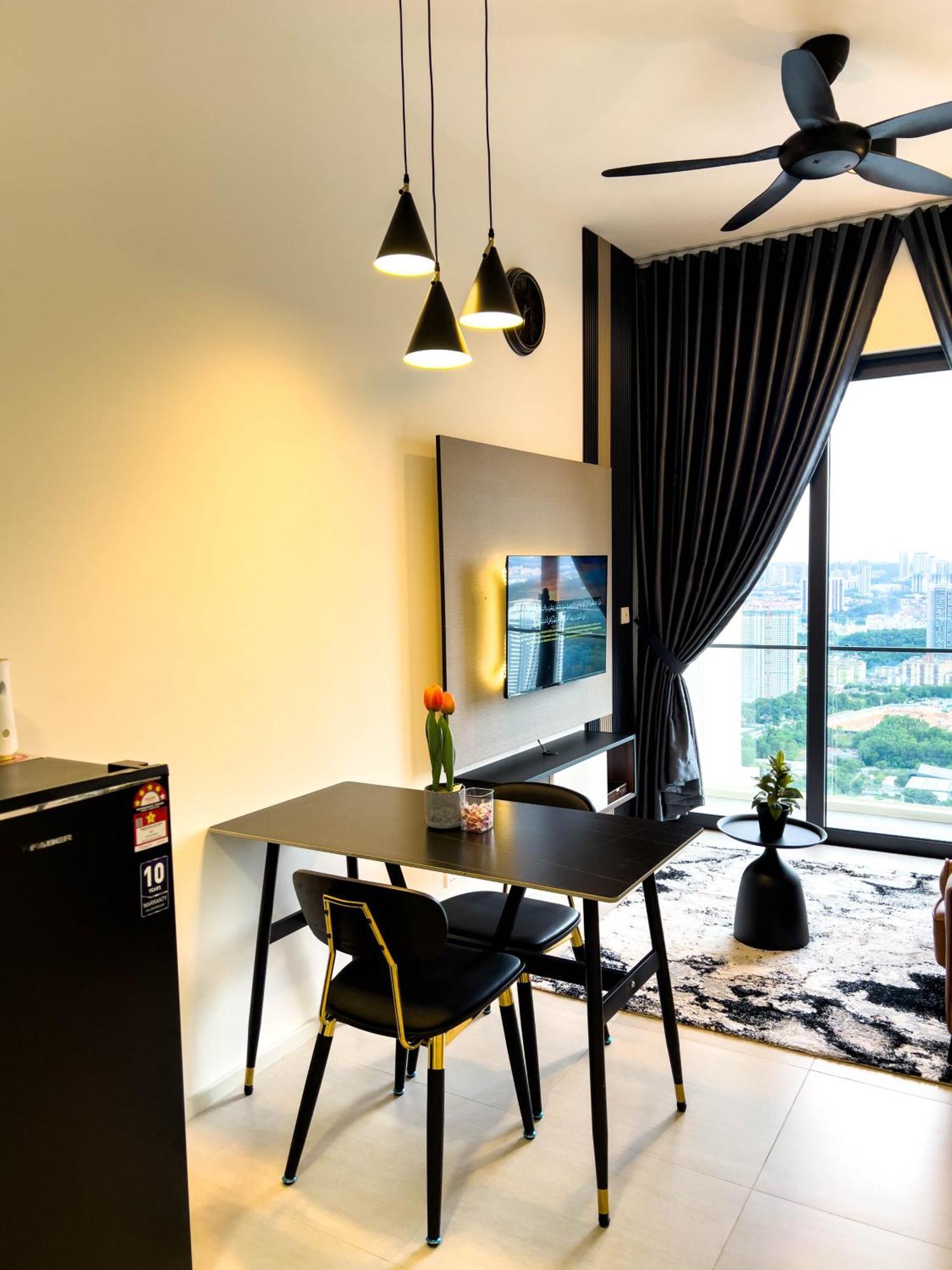 Premier Kl - Bangsar South - King Bed - Work Space - Near Lrt, Ve, Conexxion Appartement *